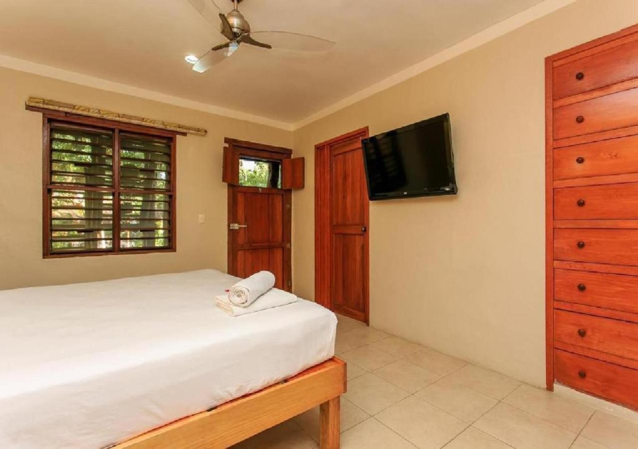 Esduma Iguanas Hotel Playa Del Carmen Ngoại thất bức ảnh